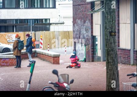 Winterlicher Kinder Spielplatz in Hannover ,Linden ,Stephanus Straße. Stockfoto