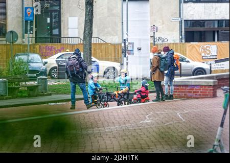 Winterlicher Kinder Spielplatz in Hannover ,Linden ,Stephanus Straße. Stockfoto