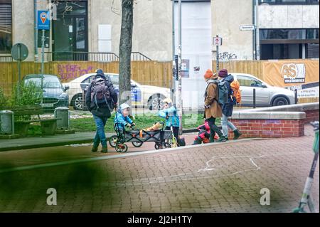 Winterlicher Kinder Spielplatz in Hannover ,Linden ,Stephanus Straße. Stockfoto