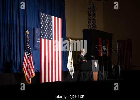 Greenville, Usa. 01. April 2022. Vizepräsidentin Kamala Harris spricht am Freitag, den 1. April 2022, auf der Delta Center Stage in Greenville, Mississippi, vor der Menge über kleine Unternehmen. Foto von Rory Doyle/UPI Credit: UPI/Alamy Live News Stockfoto