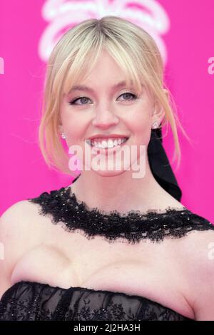 Sydney Sweeney posiert während der Eröffnungsfeier des Canneseries Festival 5. am 01. April 2022 in Cannes, Frankreich, auf dem rosa Teppich. Foto von David Niviere/ABACAPRESS.COM Stockfoto