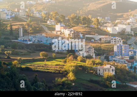 Marokko, Chefchaouen, Luftansicht der Stadt auf einem Hügel Stockfoto