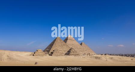 Hauptansicht zu allen sieben alten ägyptischen Pyramiden aus Gizeh Stockfoto