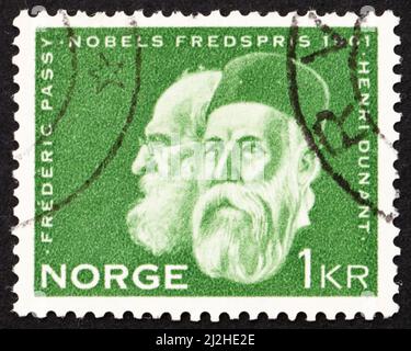 NORWEGEN - UM 1961: Eine in Norwegen gedruckte Briefmarke zeigt Frederic Passy und Henry Dunant, Gewinner des ersten Friedensnobelpreises, um 1961 Stockfoto