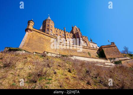 Die Burg Hohenzollern wurde zwischen 1846 und 1867 als Familiendenkmal erbaut, ist eine Hügelburg auf dem Berg Hohenzollern, einer isolierten promon Stockfoto