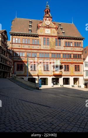 Beeindruckendes Rathaus am Marktplatz in Tübingen in Baden-Württemberg, Deutschland. Stockfoto