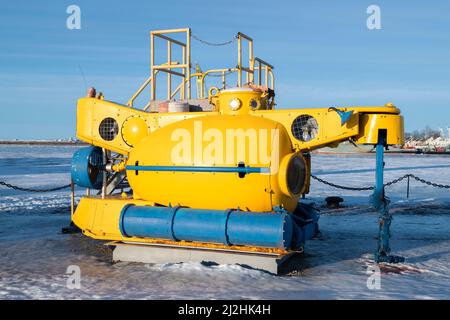 KRONSHTADT, RUSSLAND - 18. JANUAR 2022: Sowjetischer bemannter Unterwasserschwader Rif (1985) an einem sonnigen Wintertag. Patriot Park Stockfoto