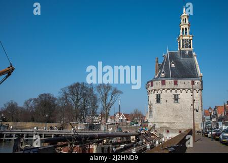 Hoorn, Niederlande, März 2022. Der historische Verteidigungsturm am Hafeneingang von Hoorn. Hochwertige Fotos Stockfoto