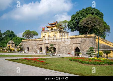 Das südliche Tor der Doan Mon alten Stadtfestung von Thang Long. Hanoi, Vietnam Stockfoto