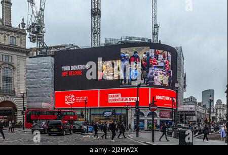 Ukraine Humanitarian Appeal Advertising, Piccadilly Circus, london, England, Großbritannien. Stockfoto