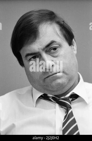 John Prescott MP, Mitglied des Parlamentes für Hull East und Schattenminister für Verkehr, im Büro, London, Donnerstag, 14.. April 1988. Stockfoto