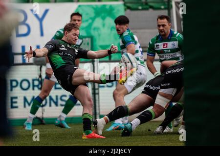 Treviso, Italien. 02. April 2022. Jack Carty (Connacht Rugby) während Benetton Rugby vs Connacht Rugby, United Rugby Championship match in Treviso, Italien, April 02 2022 Credit: Independent Photo Agency/Alamy Live News Stockfoto