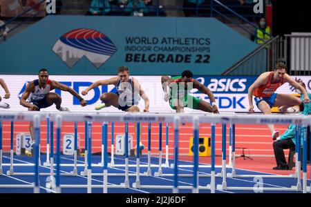 Wilhem Belocian FRA, David King GB & NI, Abdel Kader Larrinaga POR und Liam Van der Schaaf NED treten am dritten Tag der t bei den 60m Hürden der Männer an Stockfoto