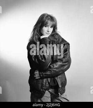 Tiffany, amerikanische Sängerin im Alter von 16 Jahren, posiert für Bilder, Daily Mirror Studio, London, Donnerstag, 21.. Januar 1988. Tiffany ist in Großbritannien, um ihre Single I Think We're Alone Now zu promoten, die auf Platz 3 in den Charts steht. Stockfoto