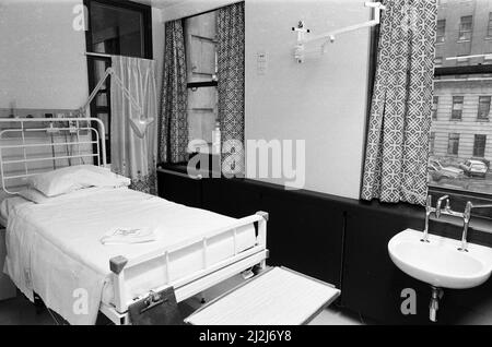 Die AIDS-Station Broderip im Middlesex Hospital, die am 19.. Januar eröffnet wird. Eine der Seitenstationen, auf denen die Patienten besonders privat betreut werden können. 16.. Dezember 1987. Stockfoto