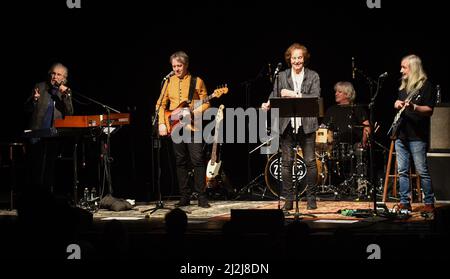 Orlando, Usa. 01. April 2022. Die Zombies-Rockband spielt live auf der Bühne im Plaza Live Theater in Orlando. (Foto von Paul Hennessy/SOPA Images/Sipa USA) Quelle: SIPA USA/Alamy Live News Stockfoto