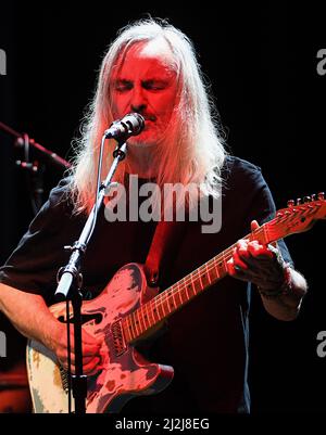 Orlando, Usa. 01. April 2022. Tom Toomey spielt live auf der Bühne mit den Zombies im Plaza Live Theater in Orlando. (Foto von Paul Hennessy/SOPA Images/Sipa USA) Quelle: SIPA USA/Alamy Live News Stockfoto