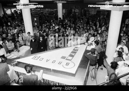 Die Eröffnung der Broad Street Mall, einem Einkaufszentrum im Zentrum von Reading. 20. Mai 1987. Stockfoto