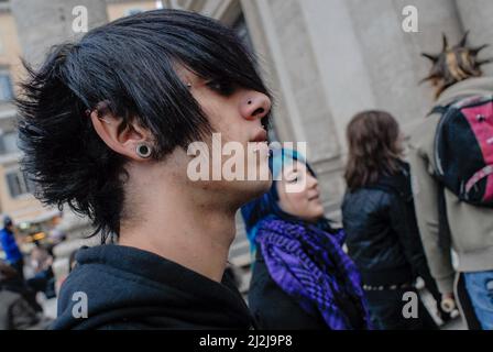 Rom, Italien 22/11/2008: Junge Menschen im Emo-Stil, piazza del Popolo. ©Andrea Sabbadini Stockfoto