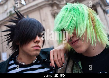 Rom, Italien 22/11/2008: Junge Menschen im Emo-Stil, piazza del Popolo. ©Andrea Sabbadini Stockfoto