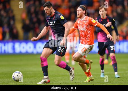 BLACKPOOL, GROSSBRITANNIEN. APR 1. Scott McKenna von Nottingham Forest in Aktion während des Sky Bet Championship-Spiels zwischen Blackpool und Nottingham Forest in der Bloomfield Road, Blackpool am Samstag, 2.. April 2022. (Kredit: Jon Hobley | MI News) Kredit: MI Nachrichten & Sport /Alamy Live News Stockfoto