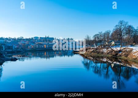 Trondheim hat den Fluss Nidelva von Gamle Bybro (Old Town Bridge), Norwegen aus gesehen Stockfoto