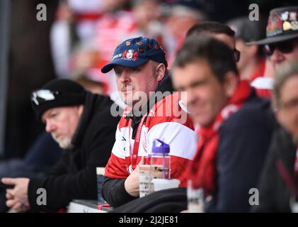 Kingsholm Stadium, Gloucester, Gloucestershire, Großbritannien. 2. April 2022. Englische Premiership Rugby, Gloucester gegen Wespen; Fans erwarten den Beginn des Spiels Credit: Action Plus Sports/Alamy Live News Stockfoto