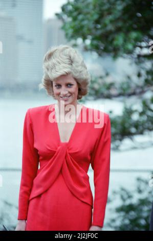 Ihre Königliche Hoheit Prinzessin Diana, die Prinzessin von Wales, während ihrer Australienreise 1988. Auf diesem Bild wird die Prinzessin im Kirribili House, Sydney, Australien fotografiert. Bild aufgenommen am 25.. Januar 1988 Stockfoto