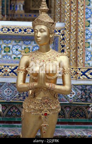 Thailand. Bangkok. Grand Palace. Goldene Kinnaratue. Stockfoto