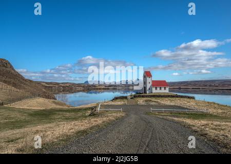 Kapelle mit rotem Dach am Thingvallavatn Lake, island Stockfoto