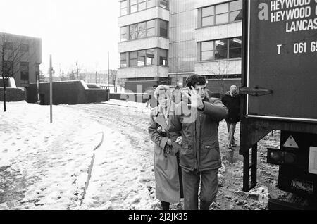 Szenen vor dem Crown Court von Leicester, nachdem Colin Pitchfork am Freitag, den 22.. Januar 1988, nach der Zulassung der separaten Morde an Lynda Mann im Alter von 15 (1983) und Dawn Ashworth im Alter von 15 (1986) zu lebenslanger Haft verurteilt worden war. Er war der erste, der aufgrund von DNA-Fingerabdrücken wegen Mordes verurteilt wurde und der erste, der infolge eines DNA-Massenscreenings gefangen wurde. Unser Bild Zeigt ... Barbara und Robin Ashworth, Eltern von Dawn Ashworth, die im Juli 1986 ermordet wurde Stockfoto