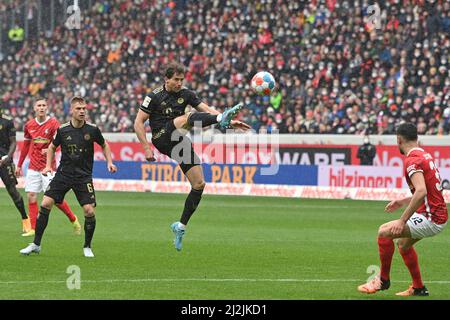 München, Deutschland. 02. April 2022. Leon GORETZKA (FC Bayern München), Action, Scherenschuss, Fußball 1. Bundesliga-Saison 2021/2022, Spieltag 28, matchday28. SC Freiburg - FC Bayern München am 2.. April 2022, Europa Park Stadion. Kredit: dpa/Alamy Live Nachrichten Stockfoto