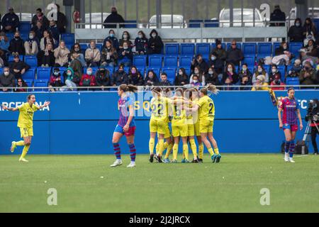 Barcelona, Spanien. 02. April 2022. Die Spieler von Villarreal CF feiern ein Tor beim Primera Iberdrola-Spiel zwischen dem FC Barcelona Femeni und Villarreal CF Femenino im Johan Cruyff Stadium. Endergebnis; FC Barcelona Femeni 6:1 Villarreal CF Femenino. Kredit: SOPA Images Limited/Alamy Live Nachrichten Stockfoto