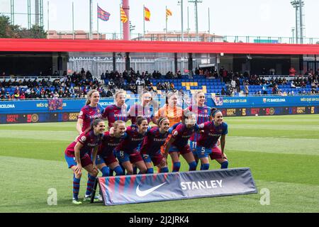 Barcelona, Spanien. 02. April 2022. Spieler des FC Barcelona vor dem Primera Iberdrola-Spiel zwischen dem FC Barcelona Femeni und Villarreal CF Femenino im Johan Cruyff Stadium. Endergebnis; FC Barcelona Femeni 6:1 Villarreal CF Femenino. (Foto von Thiago Prudencio/SOPA Images/Sipa USA) Quelle: SIPA USA/Alamy Live News Stockfoto