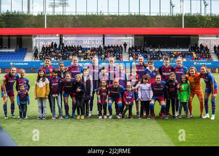 Barcelona, Spanien. 02. April 2022. Spieler des FC Barcelona vor dem Primera Iberdrola-Spiel zwischen dem FC Barcelona Femeni und Villarreal CF Femenino im Johan Cruyff Stadium. Endergebnis; FC Barcelona Femeni 6:1 Villarreal CF Femenino. (Foto von Thiago Prudencio/SOPA Images/Sipa USA) Quelle: SIPA USA/Alamy Live News Stockfoto