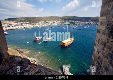 Blick von der Burg von Bodrum oder dem Schloss St. Peter, UNESCO-Weltkulturerbe und Wahrzeichen von Bodrum, Türkei, Mittelmeer Stockfoto