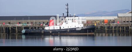 Das Schiff liegt an Docks und wartet auf Passagiere und Güter für den Transport Stockfoto