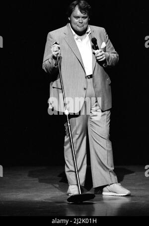 Private Dreharbeiten von Louie Anderson bei Louie Andersons Comedy-Konzert in Hollywood, 1983 Credit: Ron Wolfson / MediaPunch Stockfoto