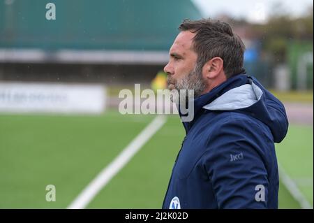 Neapel, Italien. 02. April 2022. Der zweite Trainer Roberto Castorina während des italienischen Serie A Women 2021/2022-Matches zwischen Napoli Femminile und Lazio Women am 2. April 2022 im Stadion Giuseppe Piccolo in Cercola Italien Credit: Independent Photo Agency/Alamy Live News Stockfoto