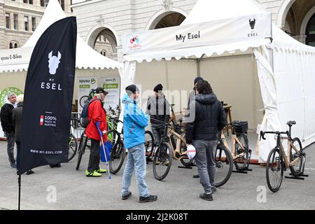 Wien, Österreich. 2. April 2022. Argus Bike Festival 2022 am Wiener Rathausplatz. Größte Fahrradmesse Österreichs mit Showprogramm Stockfoto