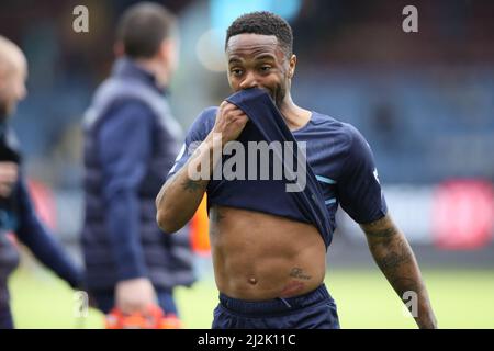 BURNLEY, GROSSBRITANNIEN. APR 2. Raheem Sterling von Manchester City in Vollzeit während des Premier League-Spiels zwischen Burnley und Manchester City in Turf Moor, Burnley am Samstag, den 2.. April 2022. (Kredit: Pat Scaasi | MI Nachrichten) Kredit: MI Nachrichten & Sport /Alamy Live Nachrichten Stockfoto