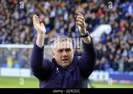 Birkenhead, Großbritannien. 02. April 2022. Mickey Mellon ellon, Manager von Tranmere Rovers, während des zweiten Spiels der Sky Bet League zwischen Tranmere Rovers und Carlisle United am 2. 2022. April im Prenton Park in Birkenhead, England. (Foto von Tony Taylor/phcimages.com) Quelle: PHC Images/Alamy Live News Stockfoto