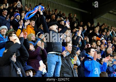 Birkenhead, Großbritannien. 02. April 2022. Carlisle United-Fans feiern nach dem Sky Bet League-Spiel am 2. 2022. April in Birkenhead, England, zwei Spiele zwischen Tranmere Rovers und Carlisle United im Prenton Park. (Foto von Tony Taylor/phcimages.com) Quelle: PHC Images/Alamy Live News Stockfoto