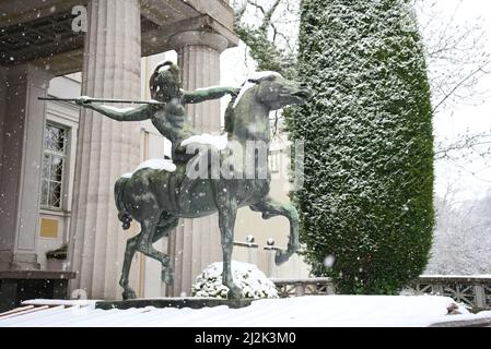 München, Deutschland. 02. April 2022. Schnee am 2.. April 2022 in München, Deutschland. (Foto: Alexander Pohl/Sipa USA) Quelle: SIPA USA/Alamy Live News Stockfoto