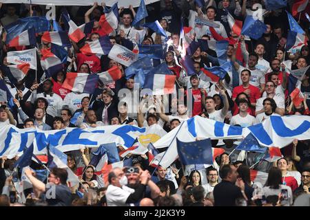 La Defense, Frankreich. 02. April 2022. Frankreich, PARIS, 2022-04-02. ERSTES TREFFEN DES PRÄSIDENTSCHAFTSKANDIDATEN EMMANUEL MACRON, Credit: francois pauletto/Alamy Live News Stockfoto