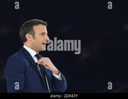 La Defense, Frankreich. 02. April 2022. Frankreich, PARIS, 2022-04-02. ERSTES TREFFEN DES PRÄSIDENTSCHAFTSKANDIDATEN EMMANUEL MACRON, Credit: francois pauletto/Alamy Live News Stockfoto