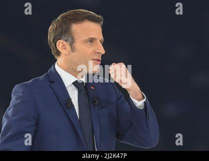 La Defense, Frankreich. 02. April 2022. Frankreich, PARIS, 2022-04-02. ERSTES TREFFEN DES PRÄSIDENTSCHAFTSKANDIDATEN EMMANUEL MACRON, Credit: francois pauletto/Alamy Live News Stockfoto