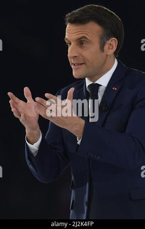 La Defense, Frankreich. 02. April 2022. Frankreich, PARIS, 2022-04-02. ERSTES TREFFEN DES PRÄSIDENTSCHAFTSKANDIDATEN EMMANUEL MACRON, Credit: francois pauletto/Alamy Live News Stockfoto