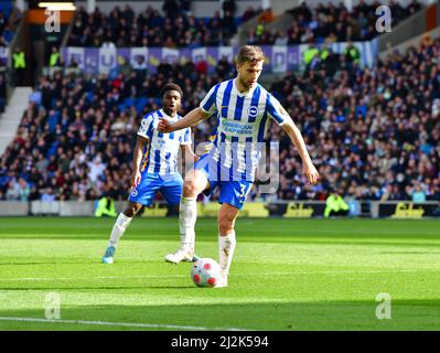 Brighton, Großbritannien. 02. April 2022. Joel Veltman von Brighton und Hove Albion während des Premier League-Spiels zwischen Brighton & Hove Albion und Norwich City am 2. 2022. April beim Amex in Brighton, England. (Foto von Jeff Mood/phcimages.com) Quelle: PHC Images/Alamy Live News Stockfoto