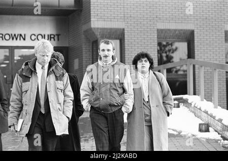 Szenen vor dem Crown Court von Leicester, nachdem Colin Pitchfork am Freitag, den 22.. Januar 1988, nach der Zulassung der separaten Morde an Lynda Mann im Alter von 15 (1983) und Dawn Ashworth im Alter von 15 (1986) zu lebenslanger Haft verurteilt worden war. Er war der erste, der aufgrund von DNA-Fingerabdrücken wegen Mordes verurteilt wurde und der erste, der infolge eines DNA-Massenscreenings gefangen wurde. Unser Bild zeigt ... Szenen vor Gericht. Stockfoto